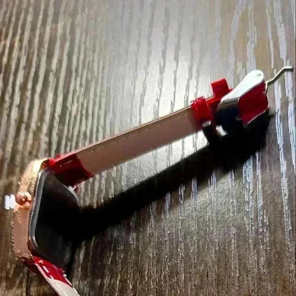 Red rhinestone watch - Picture 7 of 7